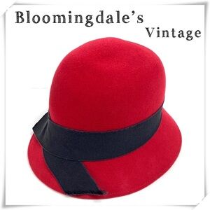 BLOOMINGDALE’S Vintage Felt Classic Cloche Hat in Red